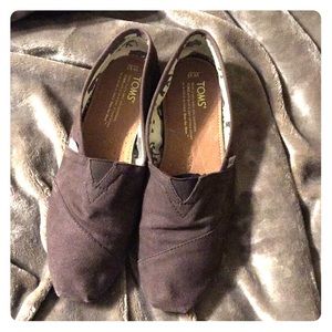 Toms classic slip ons